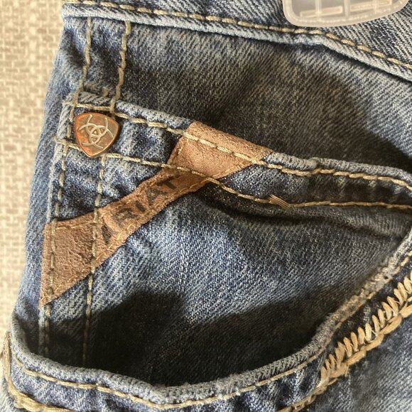 Ariat M5 Jeans Mens Size 35x32 Blue Denim Straight Fit/ Straight Leg Faded - Picture 5 of 12